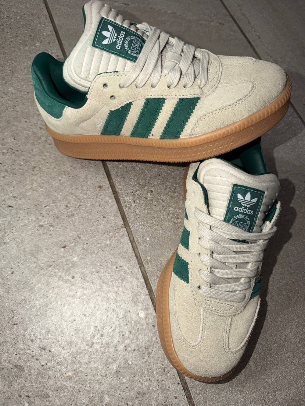 adidas Samba Low Top Suede Sneakers Beige/Green Gum Rubber Sole JQ9886 - Picture 2 of 9
